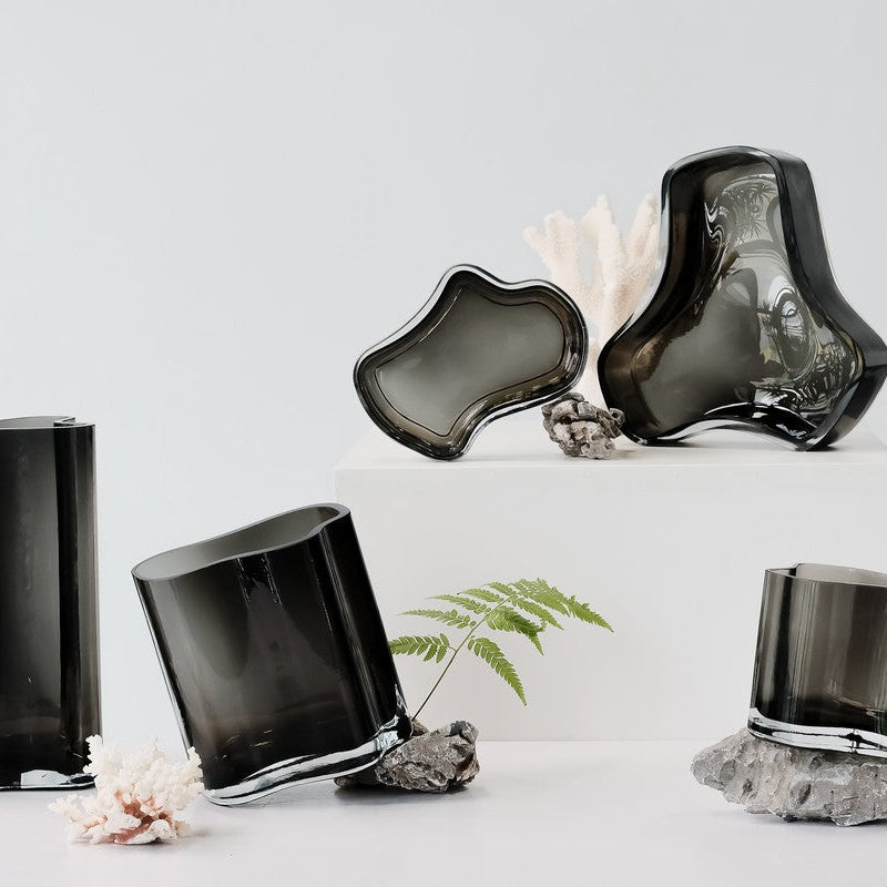 CORAL Schalen aus rauchgrauem Glas für Blumen und als Ablage auf Konsole und Sideboard – Lorenz Laurent Home