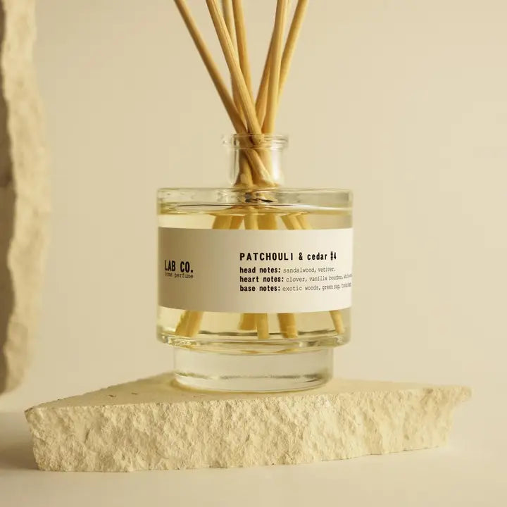 Lab Co Nr 4 Patchouli und Cedar Raumduft, minimalistischer Diffuser für Wohnbereiche – Lorenz Laurent Home