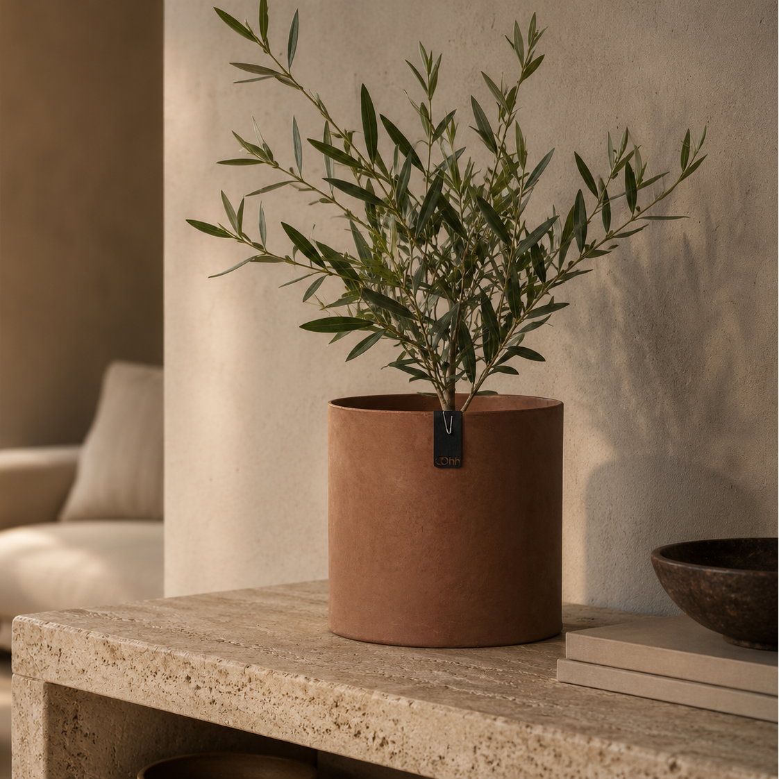 TOKYO Topf mit handaufgetragener Zement-Look-Beschichtung für Blumen und Wohnaccessoires – Lorenz Laurent Home