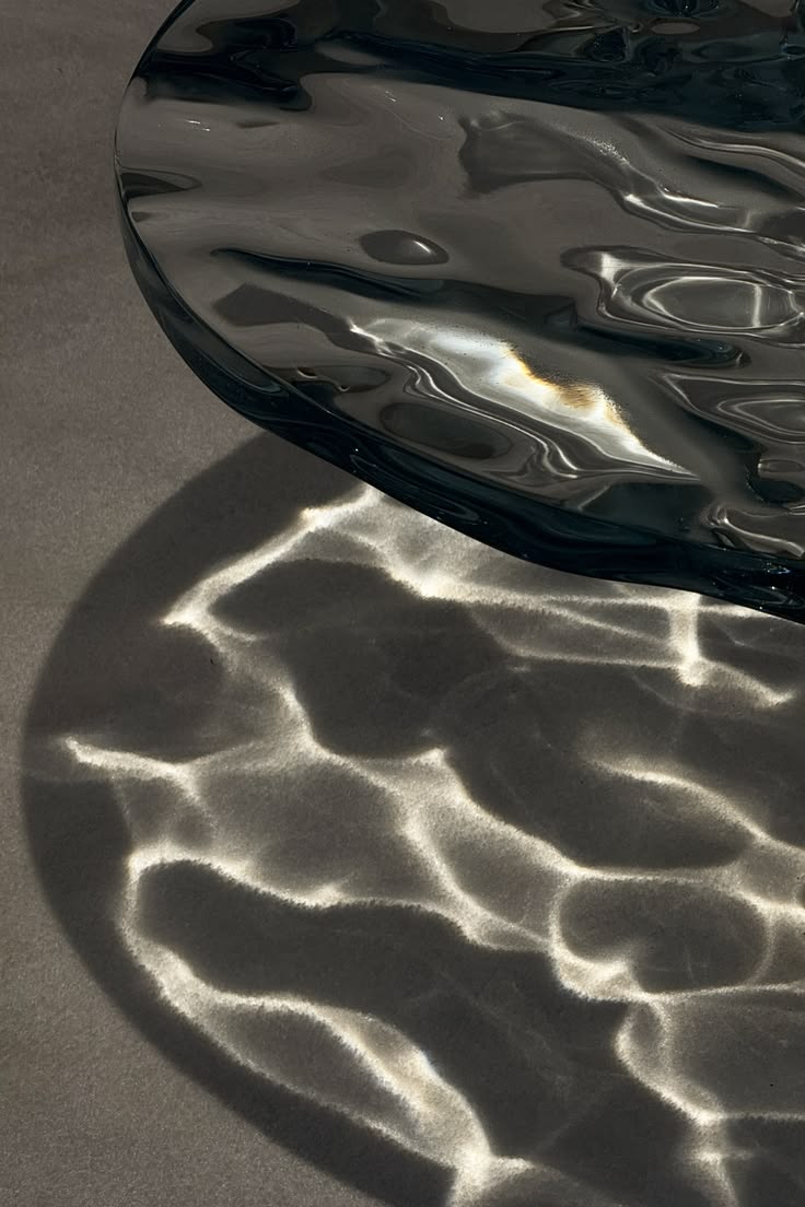 Massivglas in Nahaufnahme, Farbe im Material – Lorenz Laurent Home