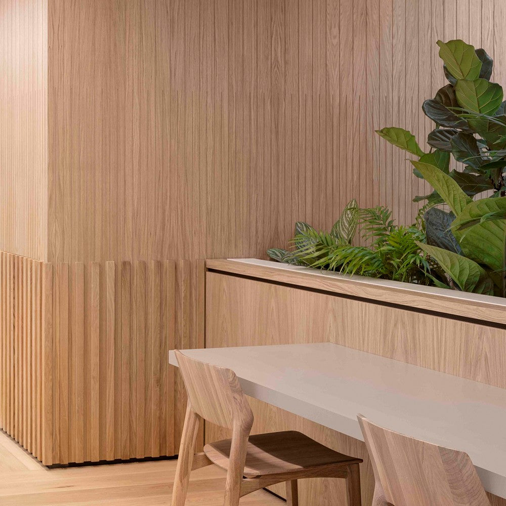 FIN Stuhl im Raum – Lorenz Laurent Home