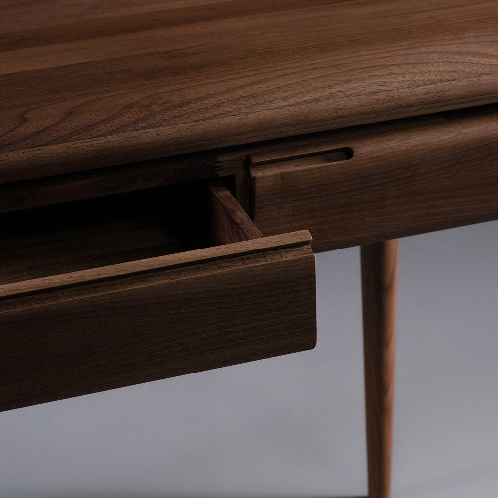 LATUS Konsole im Raum – Lorenz Laurent Home