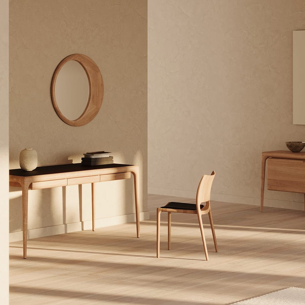 LATUS Schreibtisch mit Lederauflage im Raum – Lorenz Laurent Home