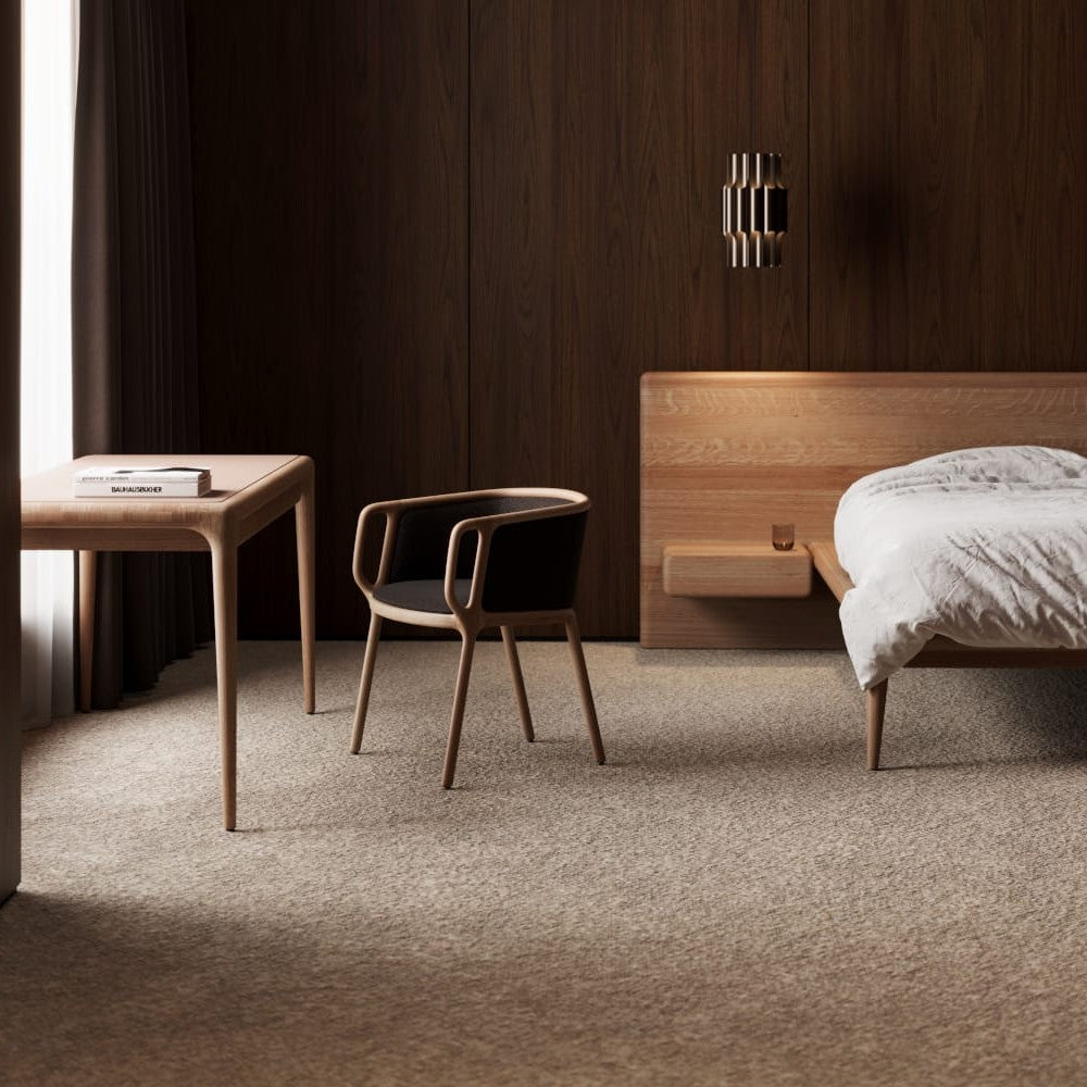 LATUS Schreibtisch mit Lederauflage im Raum – Lorenz Laurent Home