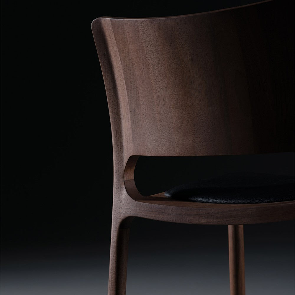 LATUS Stuhl im Raum – Lorenz Laurent Home