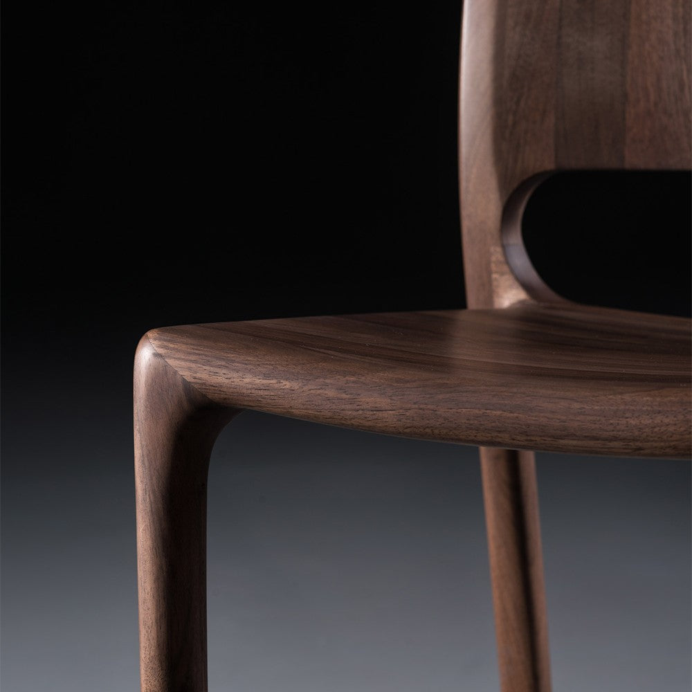 LATUS Stuhl im Raum – Lorenz Laurent Home