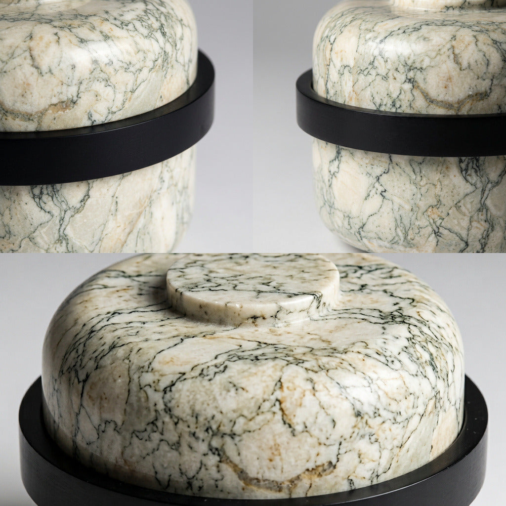 Lorenz Laurent – CINTA Marmordose aus zwei Marmorelementen mit Corian-Ring
