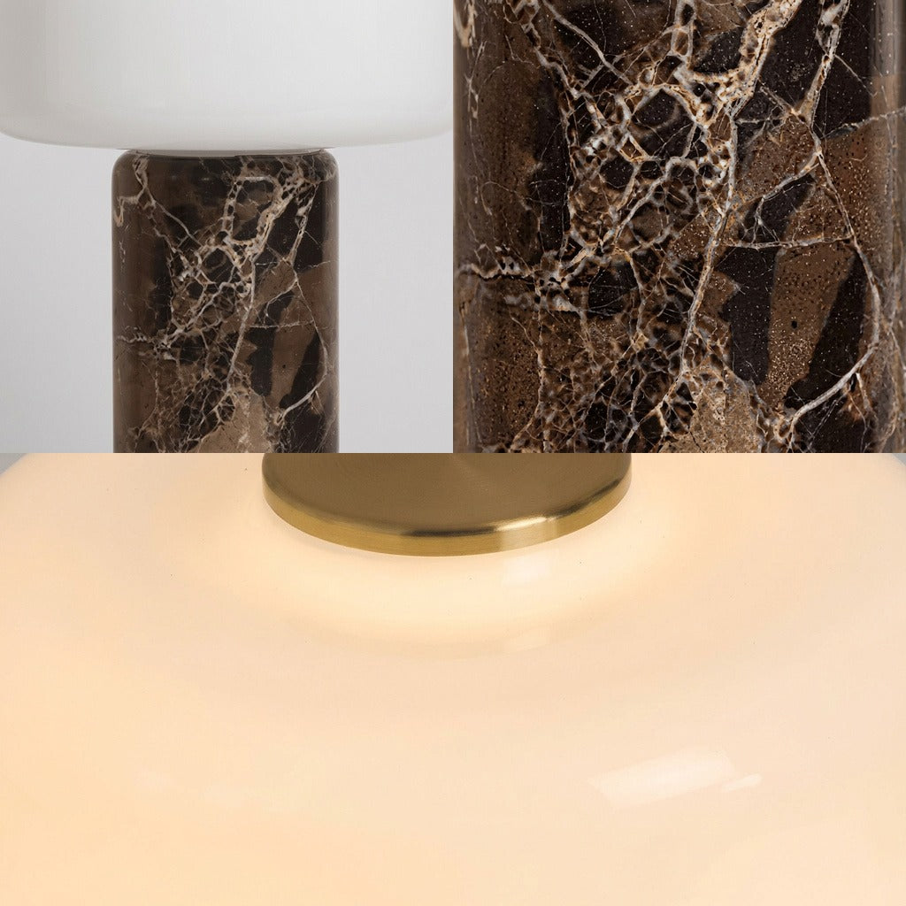 Lorenz Laurent – FUNGO Tischleuchte im Detail, Marmorfuß mit heller Aderung, Glasschirm und goldfarbene Kappe