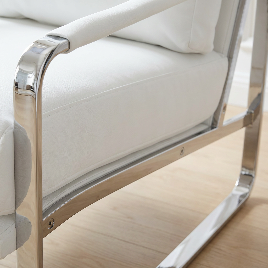 ALBA Loungesessel in Weiß mit gepolsterten Armlehnen und zusätzlichem Rückenkissen – Lorenz Laurent Home