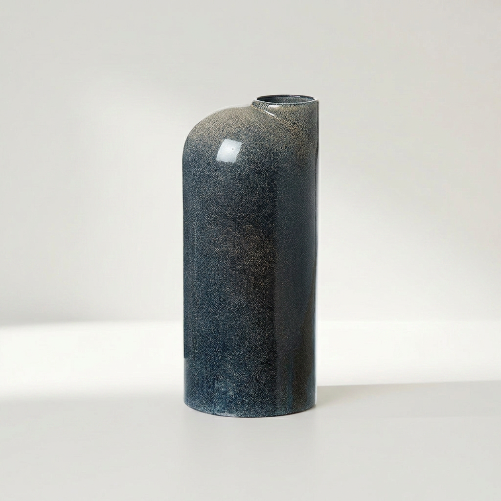 ANNA Vase aus glasierter Keramik in mittlerer Größe, hoch und schlank, Ø 12 x 26 cm – Lorenz Laurent Home
