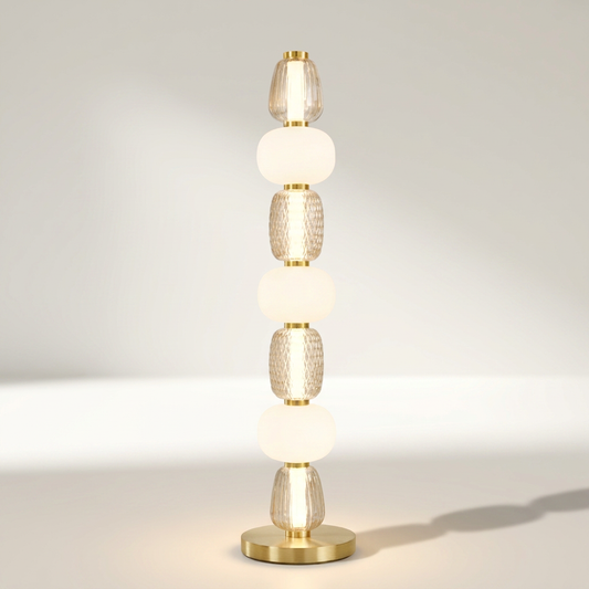 AUREL Stehlampe aus goldfarbenem Metall mit sieben Glaselementen, 108,8 cm hoch – Lorenz Laurent Home