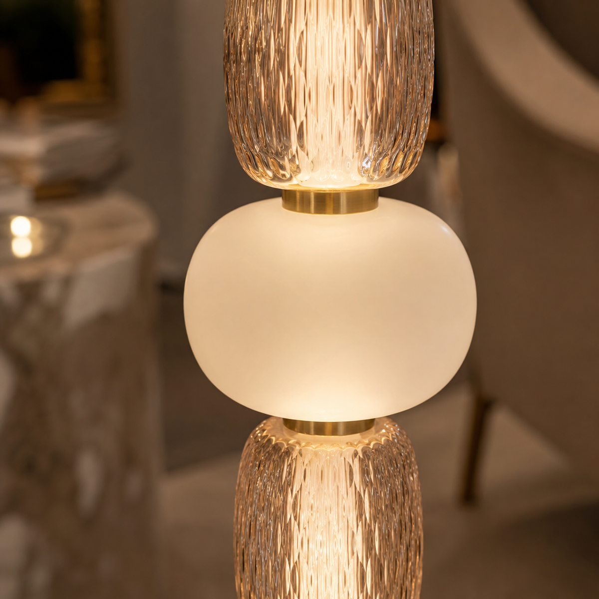 AUREL Totem-Stehlampe mit integrierter LED und warmweißem Licht mit 3000 Kelvin – Lorenz Laurent Home