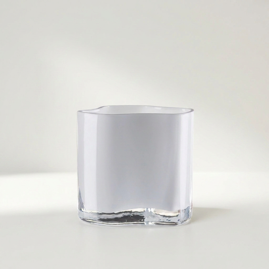 CORAL Vase und Schale M aus weißem Opalglas, 9 mm Wandstärke, 12 x 13 x 13 cm – Lorenz Laurent Home