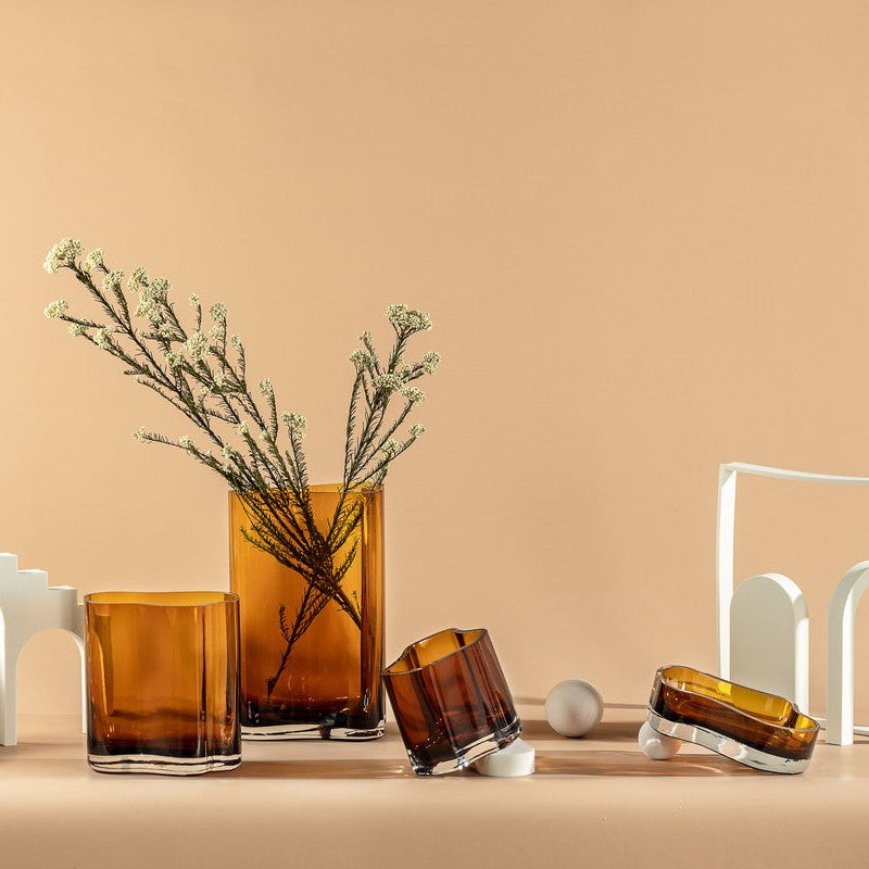 CORAL Schale im warmen Bernsteinton für kurze bis mittelgroße Blumenarrangements – Lorenz Laurent Home