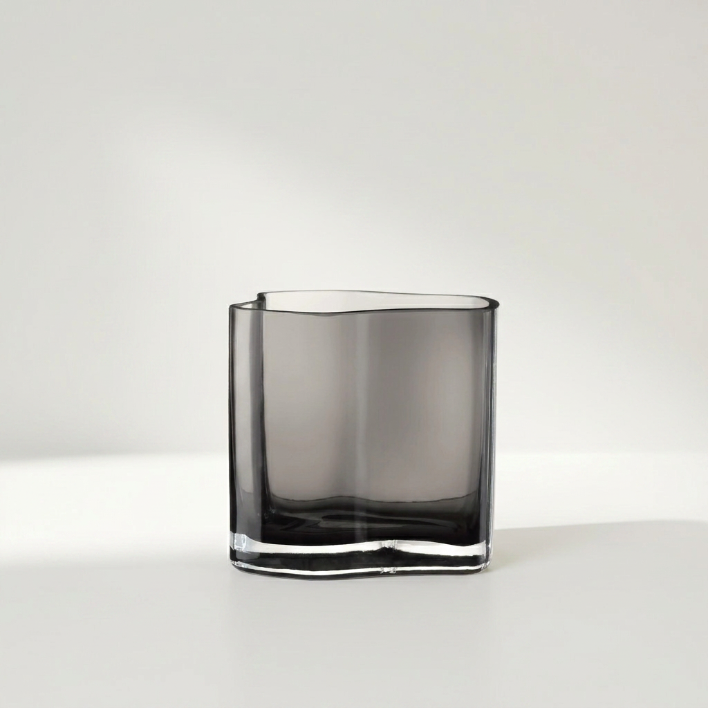 CORAL Vase und Schale M in Grau aus rauchfarbenem Glas, 12 x 13 x 13 cm – Lorenz Laurent Home