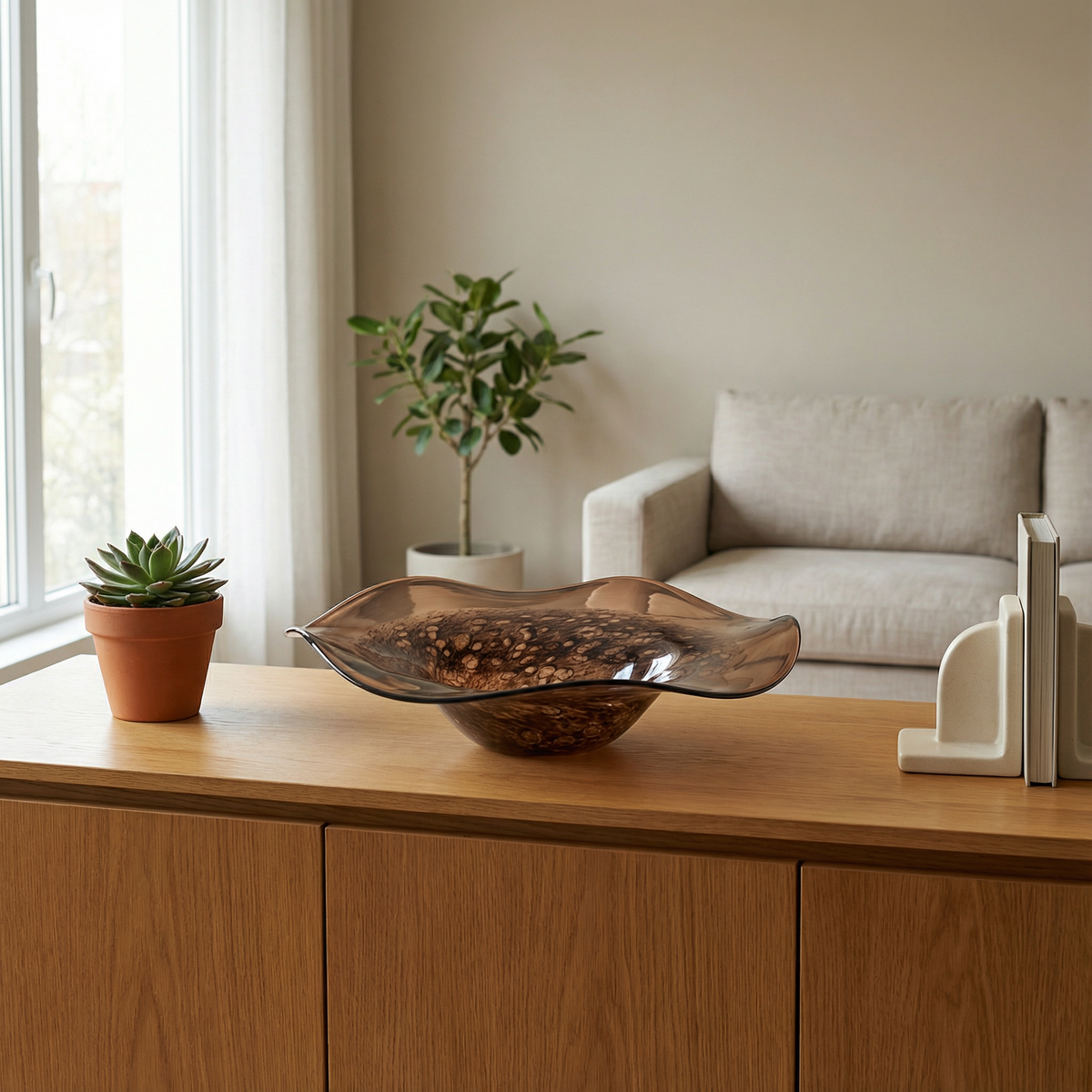 AULICA Glasschale braun mit strukturierter Oberfläche und feinem Blaseneffekt, 10 cm hoch – Lorenz Laurent Home