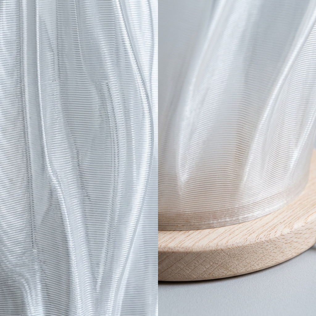 KARST Tischleuchte im Detail, Druckschichten des Schirms und Holzsockel mit Kabel – Lorenz Laurent Home