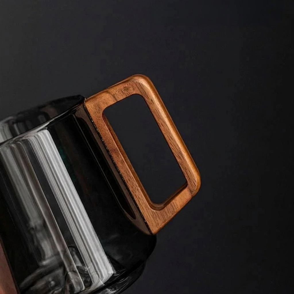 KŌ Glas aus hitzebeständigem Borosilikatglas mit glattem Holzgriff für Kaffee und Tee – Lorenz Laurent Home