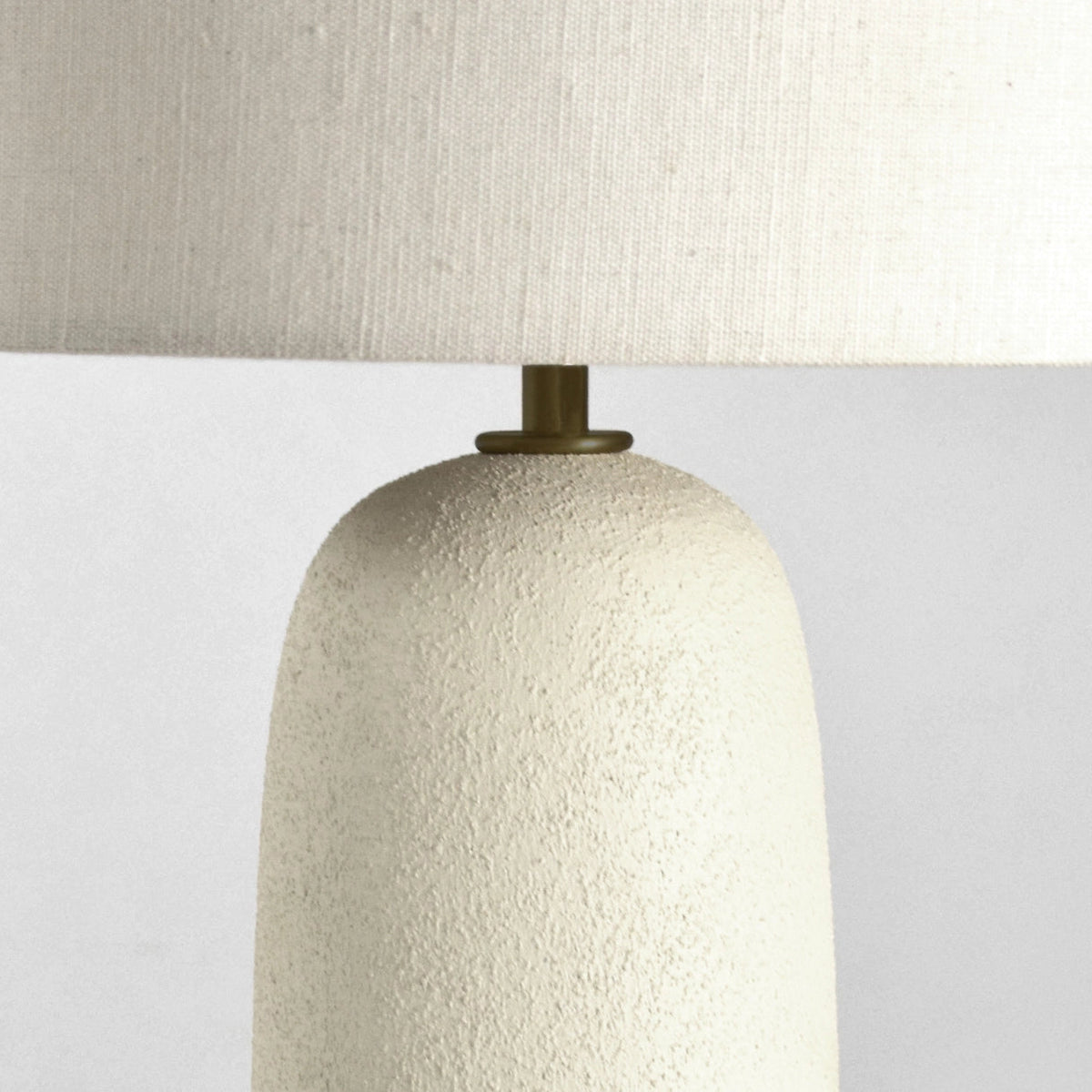 LINA Tischlampe mit feiner Gipsstruktur für Nachttisch, Konsole und kleines Sideboard – Lorenz Laurent Home