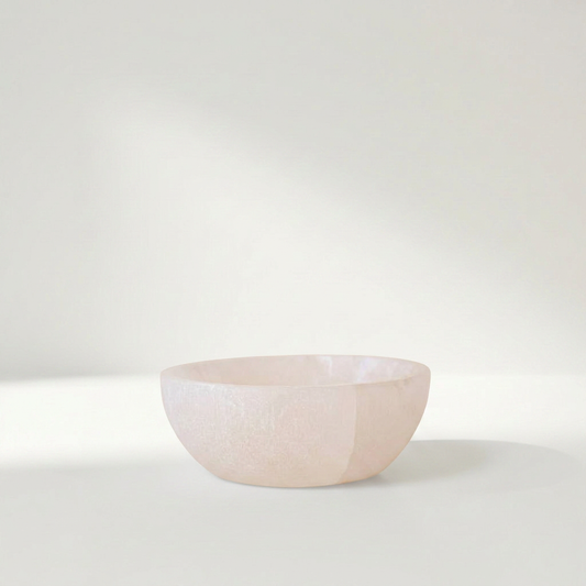 LUMEA Schale aus reinem Selenit in Weiß, in den Größen 8, 10 und 12 cm – Lorenz Laurent Home