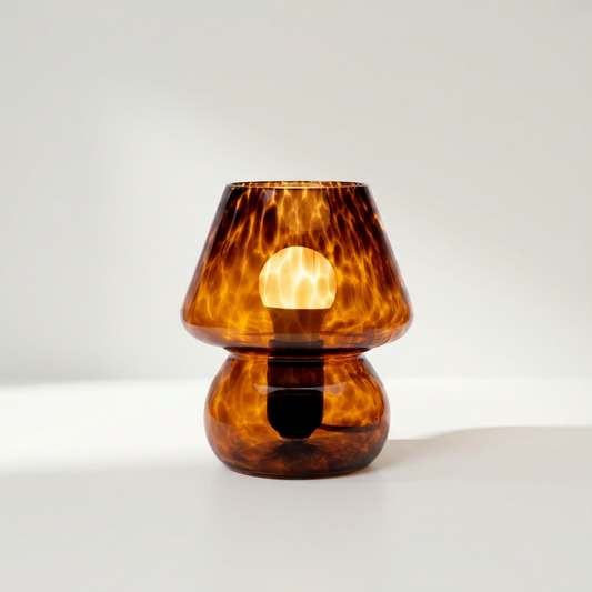 LUMI Tischlampe aus gesprenkeltem Glas in Braun mit Schildpatt-Optik, 16 x 13 cm – Lorenz Laurent Home