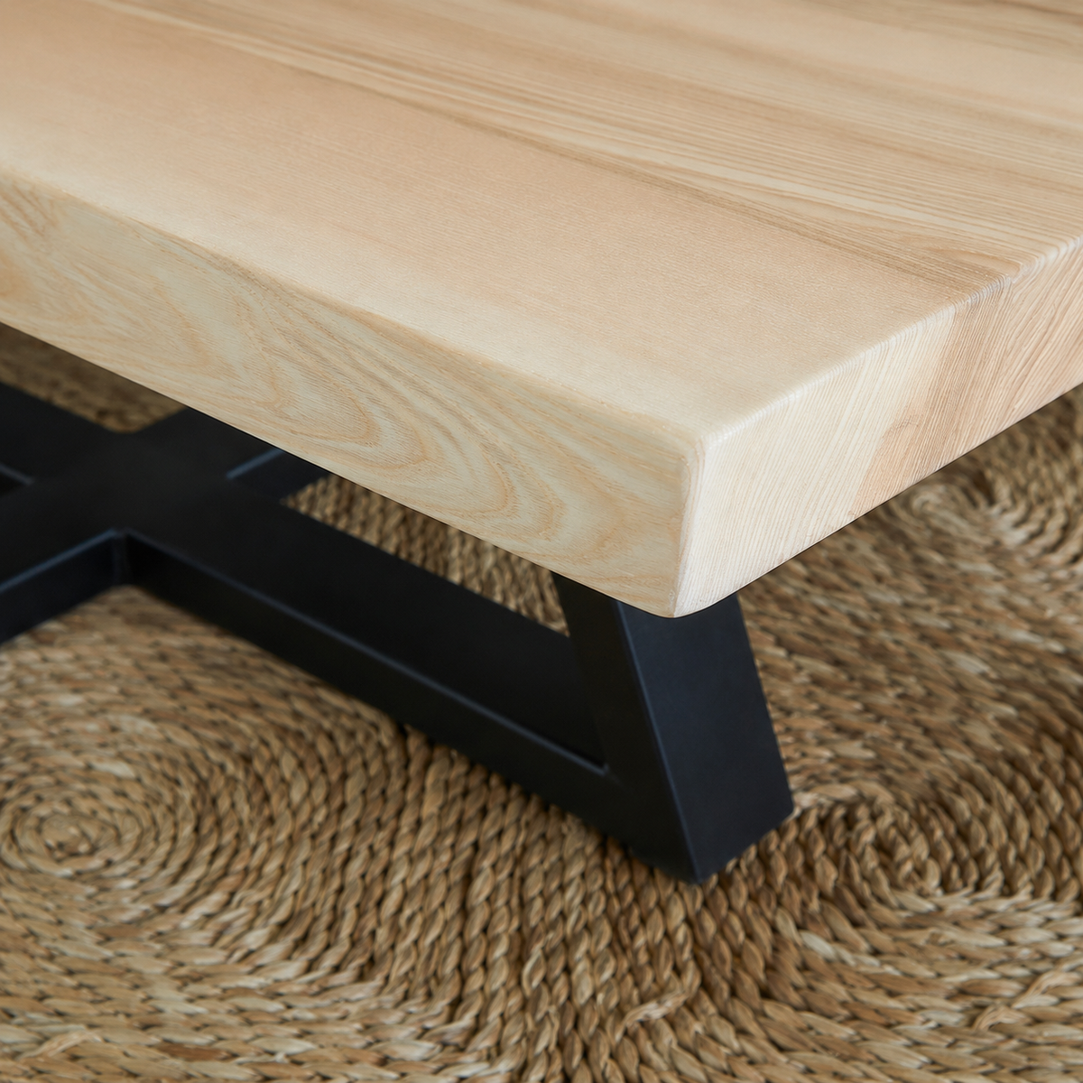 ROMY Couchtisch aus heller Esche mit 36 mm starker Platte, niedrig mit 35 cm Höhe – Lorenz Laurent Home