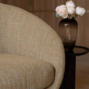 SOLA Loungesessel aus strukturiertem Tweed in Ockergelb mit abziehbarem Sitzbezug – Lorenz Laurent Home