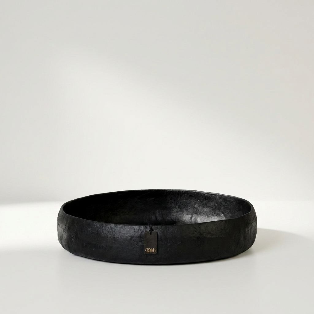 VAKO Pulp Tablett in Schwarz aus recyceltem Zero-Waste-Papier, matt und großflächig – Lorenz Laurent Home