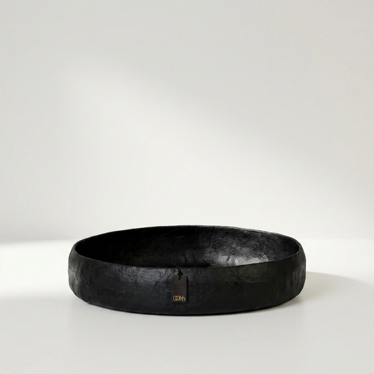 VAKO Pulp Tablett in Schwarz aus recyceltem Zero-Waste-Papier, matt und großflächig – Lorenz Laurent Home