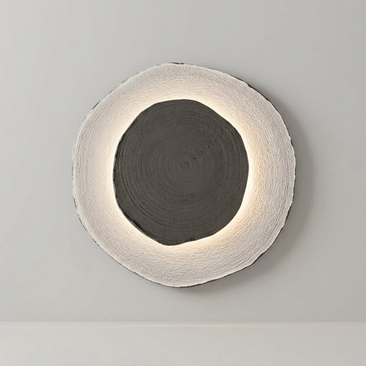 Lorenz Laurent – KORONA Wandleuchte aus Beton in Creme mit dunkelgrauer Innenscheibe