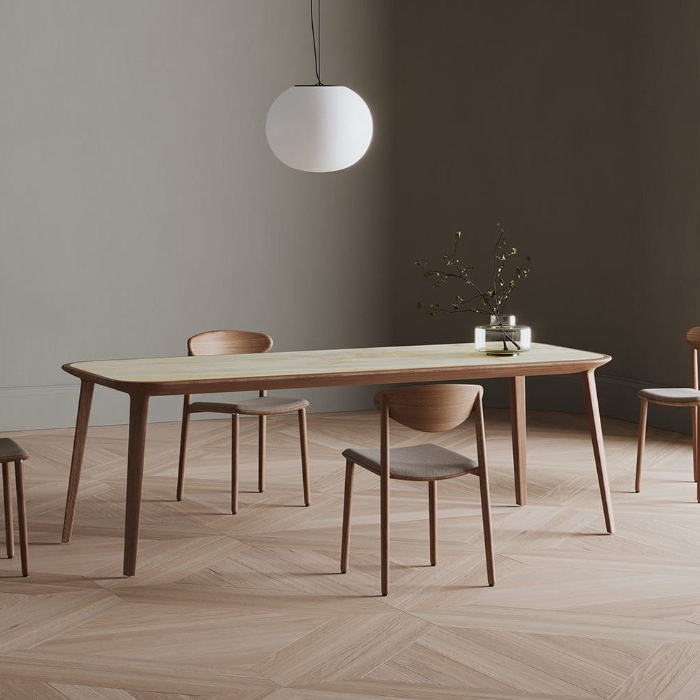 NARU LIGHT Stuhl im Raum – Lorenz Laurent Home