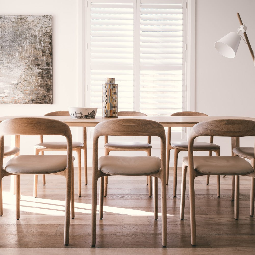 NEVA LIGHT Stuhl im Raum – Lorenz Laurent Home