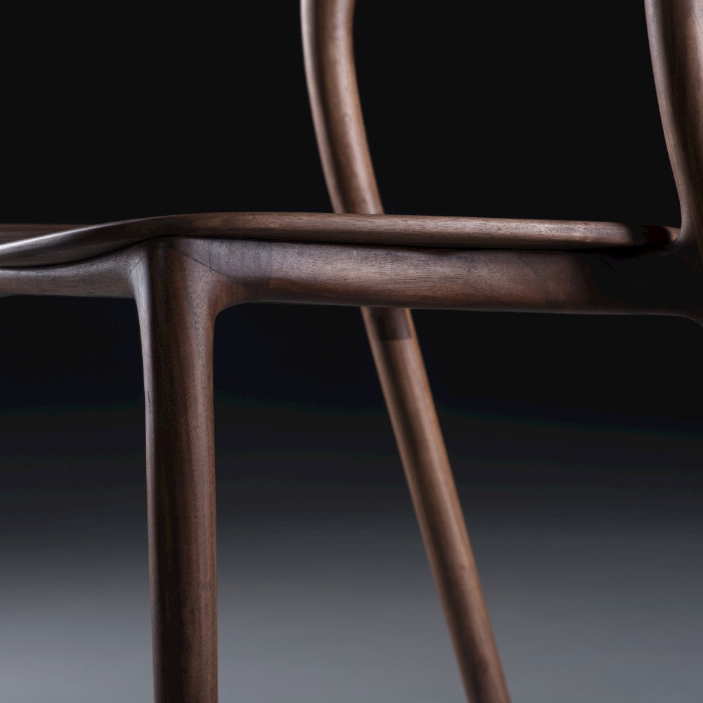 NEVA LIGHT Stuhl im Raum – Lorenz Laurent Home