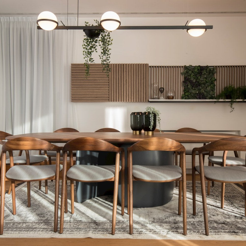 NEVA Stuhl im Raum – Lorenz Laurent Home