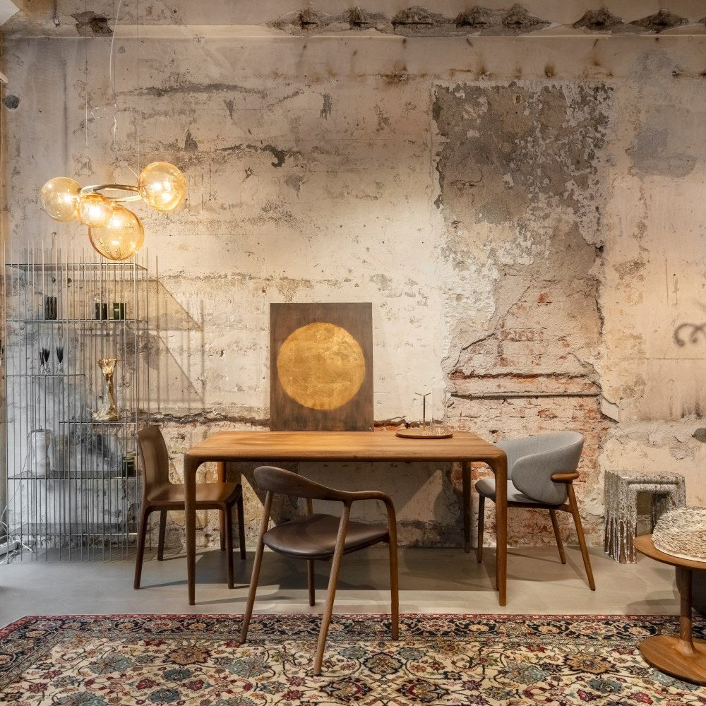NEVA Stuhl im Raum – Lorenz Laurent Home