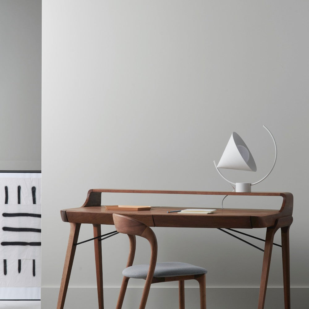 PICARD Schreibtisch im Raum, abgebildet mit Ablage – Lorenz Laurent Home