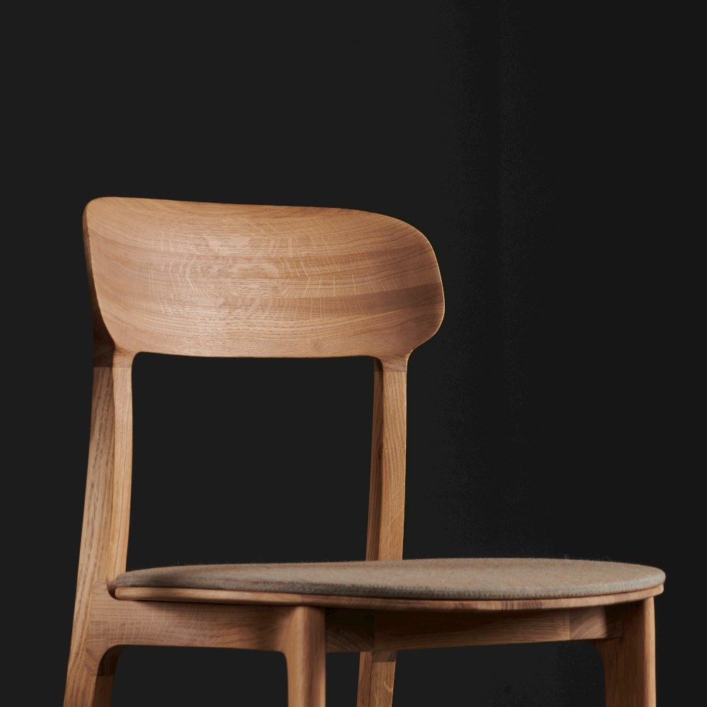 TANKA Stuhl, Detail – Lorenz Laurent Home