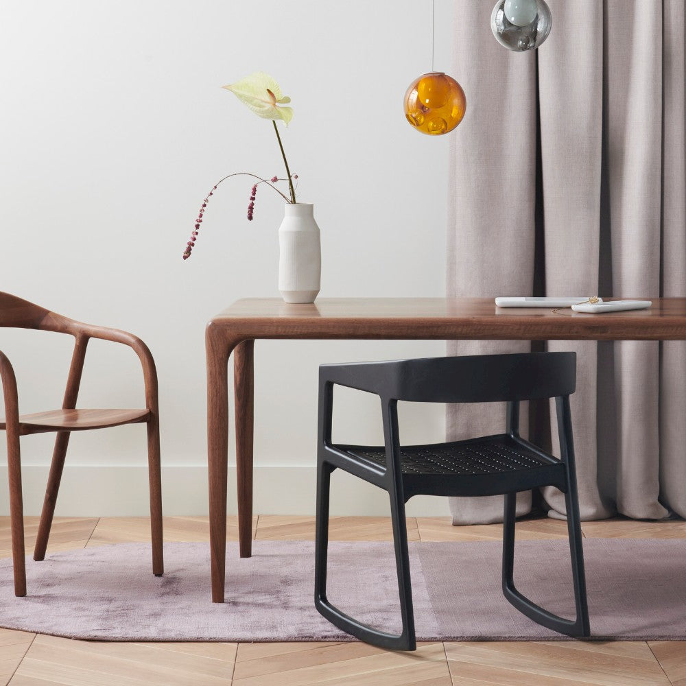 TESA SWINGING Schaukelstuhl im Raum – Lorenz Laurent Home