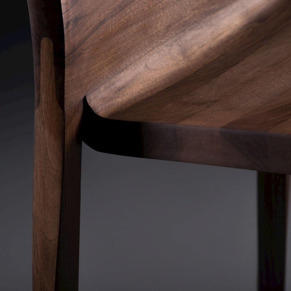 TORSIO Stuhl im Raum – Lorenz Laurent Home